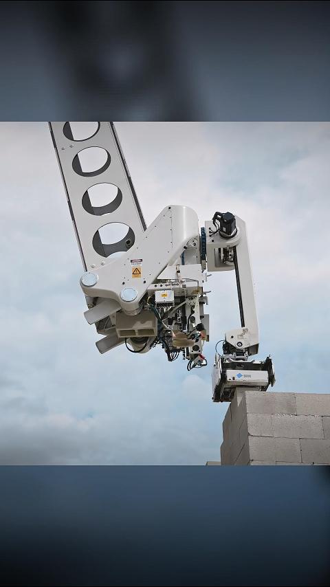 智能砖块铺设机FBR Hadrian X