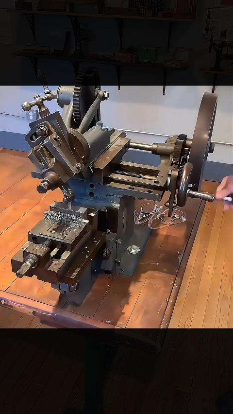 老式刨床100%纯手动操作