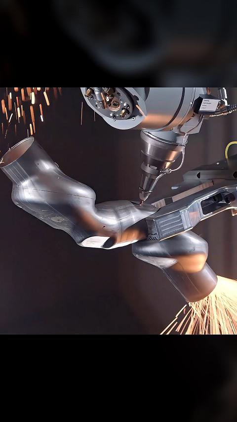 双机械臂协作六轴纤激光加工中心