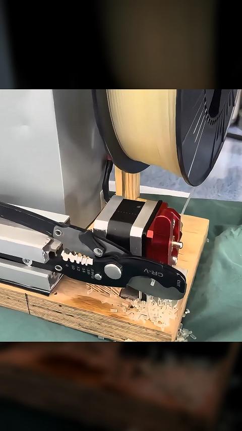 “无情剪刀手爱德华Pro”自动化剪切装置