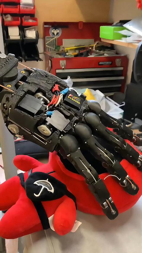 可手搓！完全开源的3D打印仿生机械手，附完整组装教程！