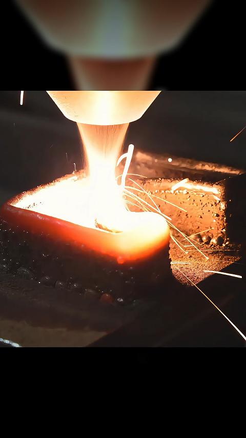 用激光熔覆设备进行3D打印 高效节能零件还耐用