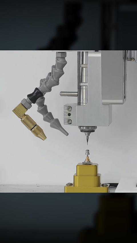 微米级桌面CNC精度革命 NSCNC从微流体芯片到瑞士名表