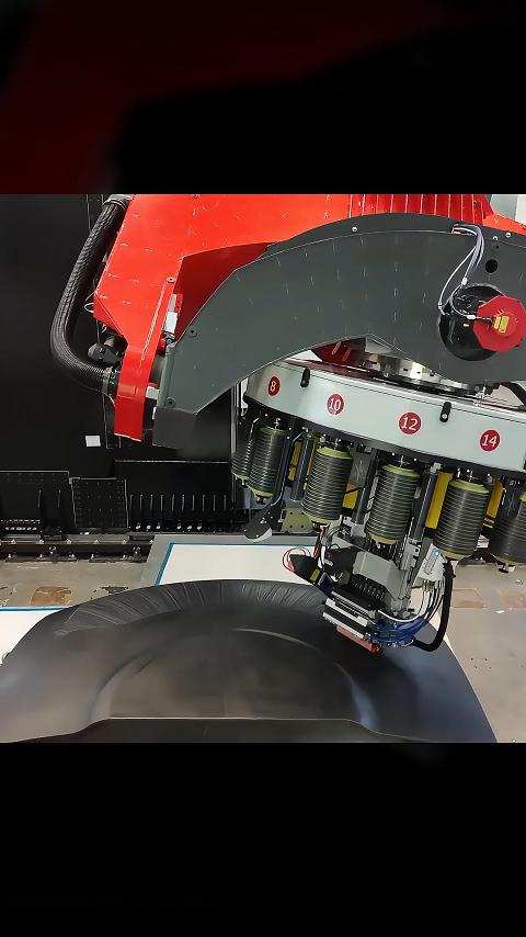 全球最大的碳纤维复合材料火箭制造设备重90吨高12米