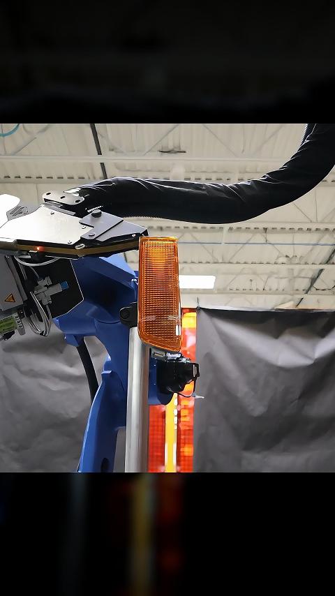 告别手工，精准高效！全自动胶带粘贴机器人