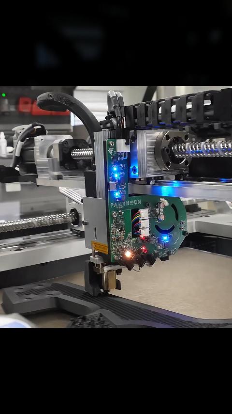 一周打印摩托车？工业级碳纤维3D打印怪兽Pantheon HS-Pro