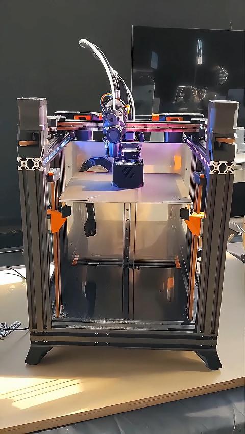 RH3D二代高速3D打印机VIRTU E3封闭测试