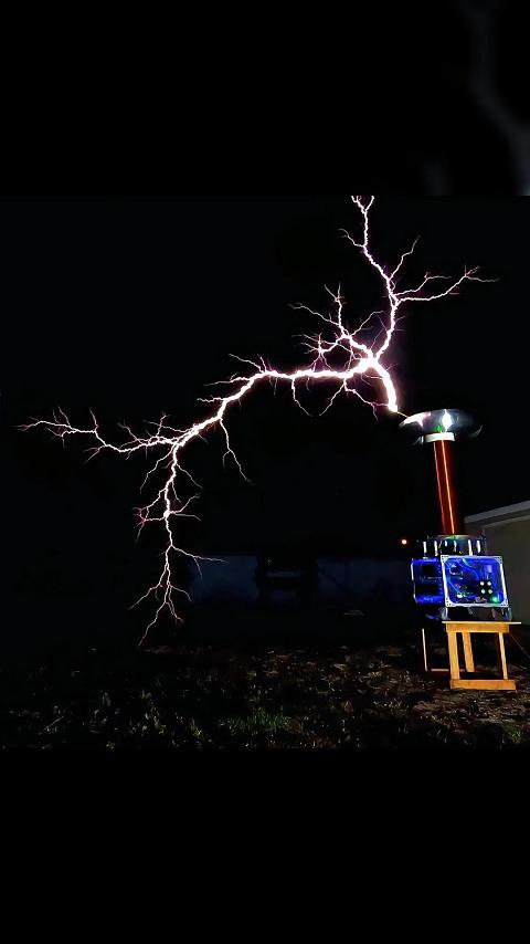 科技闪电！全球顶级玩家巨制双谐振固态特斯拉线圈