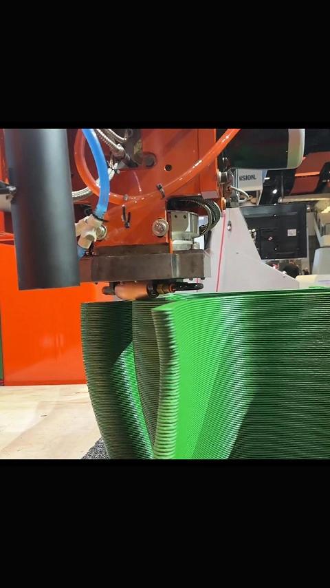 当3D打印的尺度以米为单位！超大型热塑性聚合物增减材复合制造系统