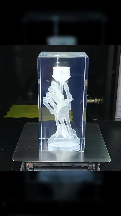 颠覆想象！0.0019mm，全球首款桌面级智能紫外激光雕刻机