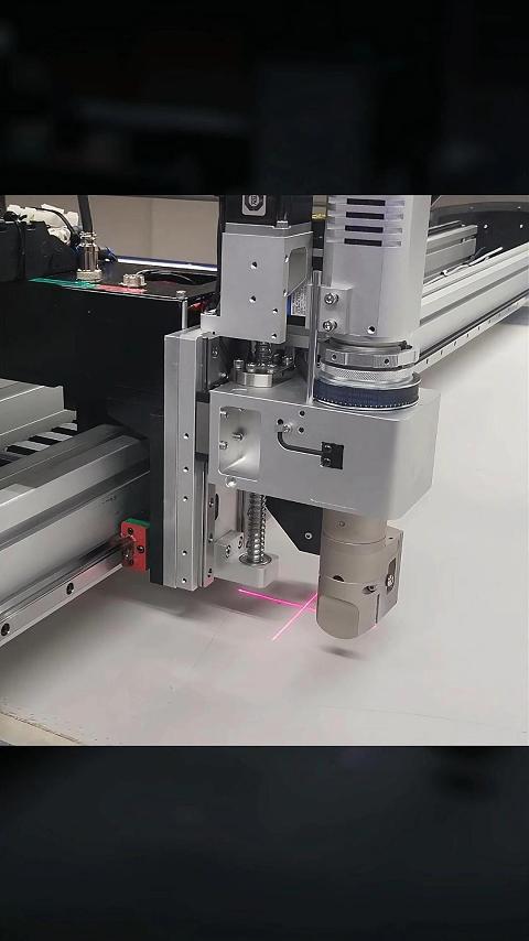 智能裁剪时代来了！一键定位校准，可扩展AI视觉识别材料边缘