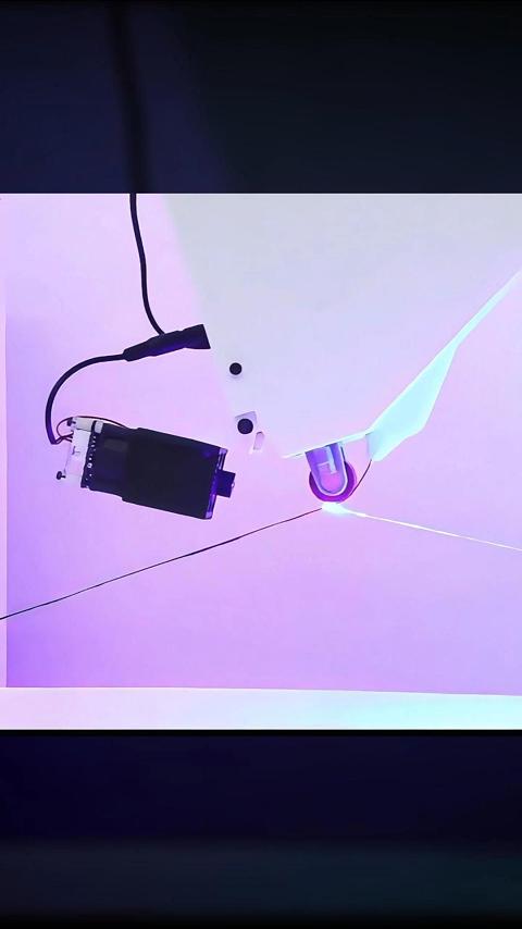 革命性3D打印技术：无模具、无支撑，碳纤维部件空中自由成型