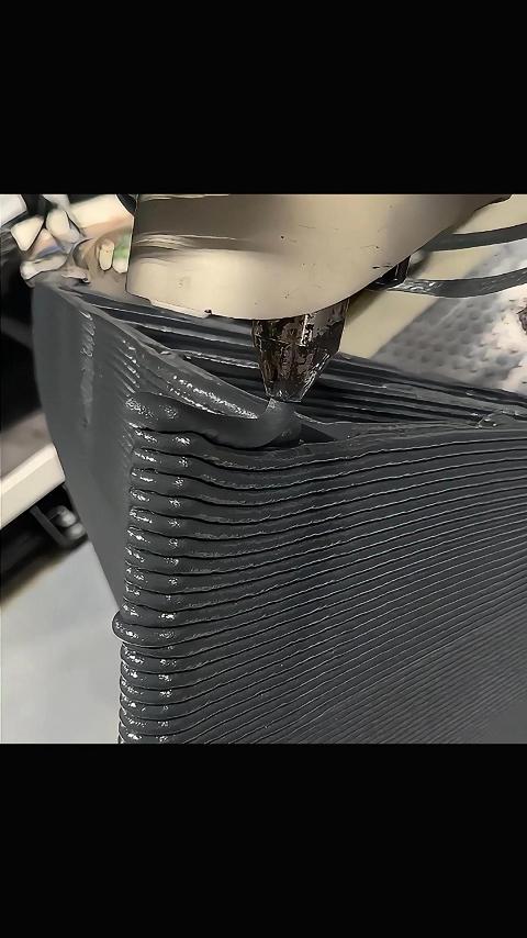要的就是这种松弛感 看大口径热塑性颗粒3D打印机丝滑输出