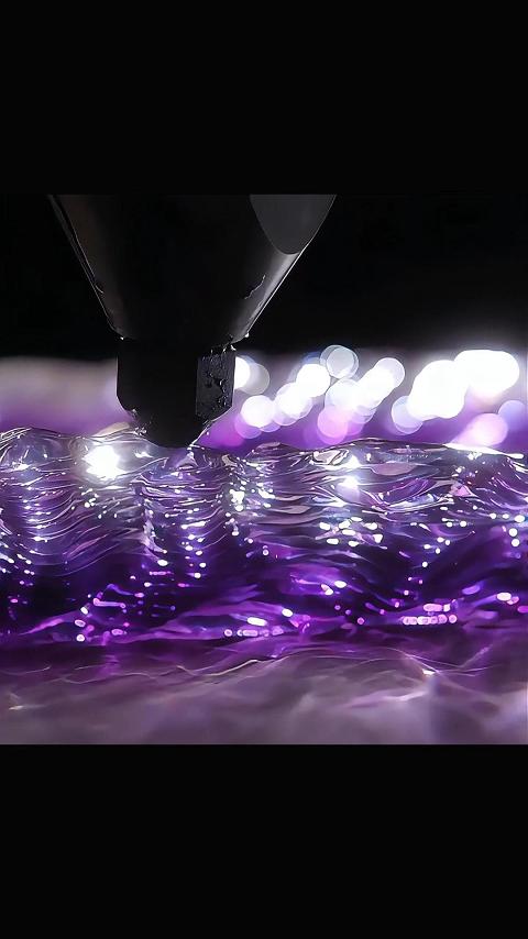 牡蛎镜( Oyster Mirror )- 紫水晶 用回收塑料创造的光之艺术