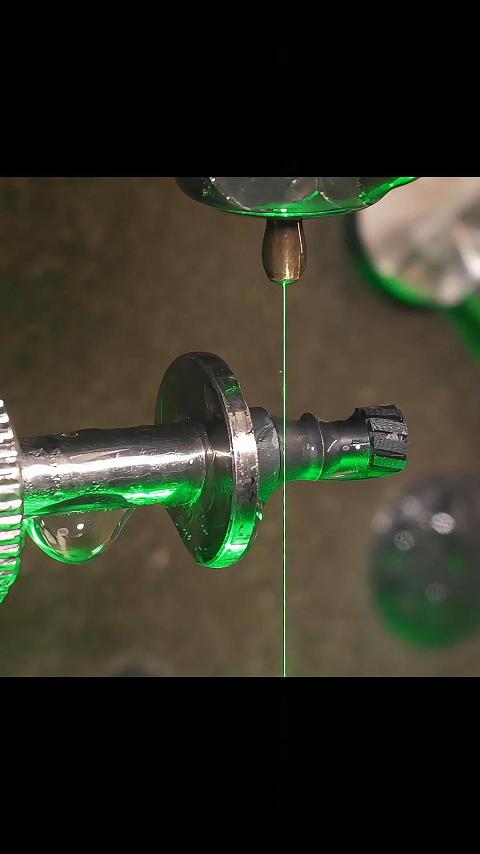 看“水刀激光”冷切技术如何将坚硬碳化硅变成国际象棋车