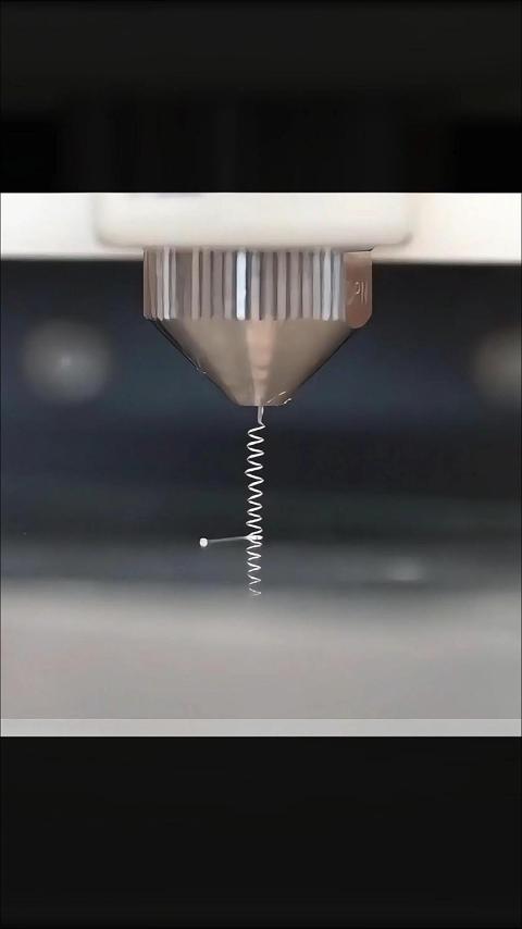 革命性突破！无支撑随形3D打印 自由塑造