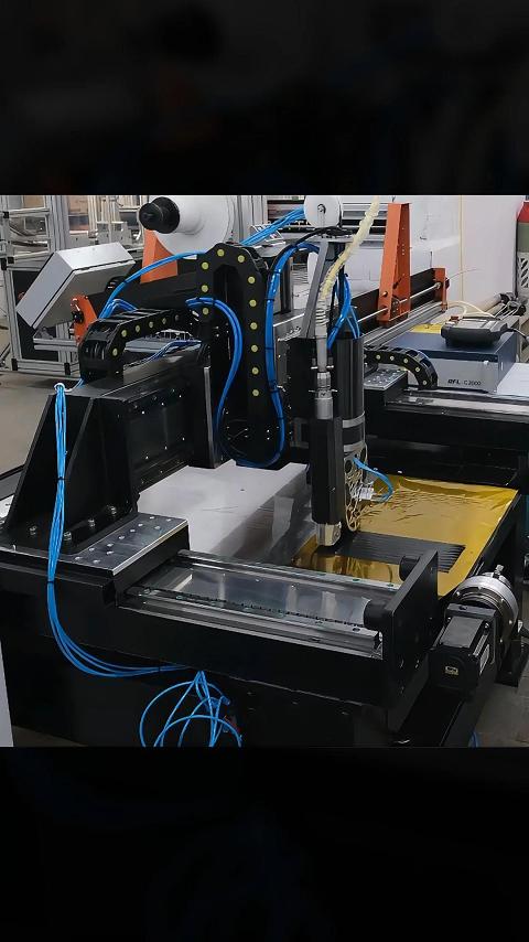 高效制造：小型自动纤维铺放（AFP）工艺与激光加热技术