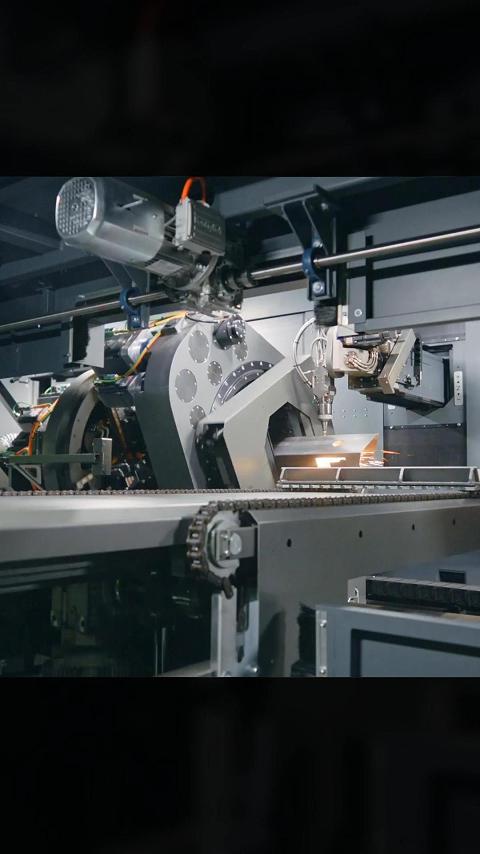 重型型材切割！5kW光纤激光器和创新的三轴处理系统