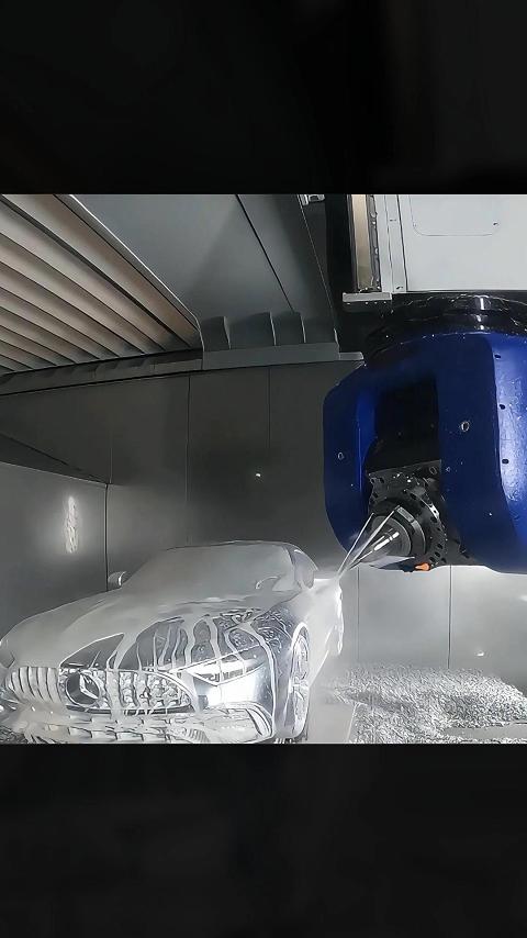 看五轴龙门铣加工中心精工打造1:4.5 梅赛德斯 AMG SL