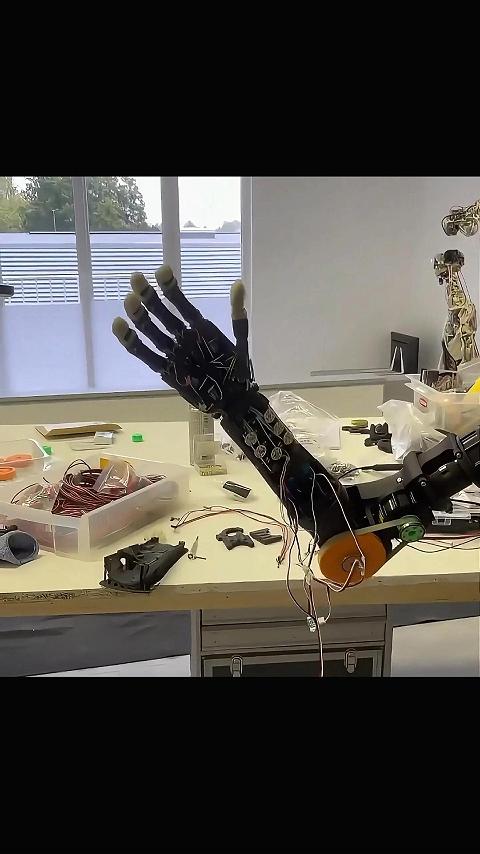 19自由度全3D打印机械手完全开源 成本仅700美元！