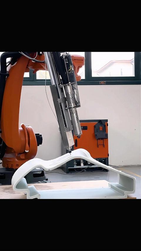 一头双工艺！五轴增减材一体机器人