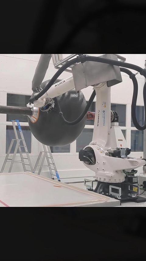 德国造自动纤维铺放系统挑战2米直径的超大氢燃料储罐