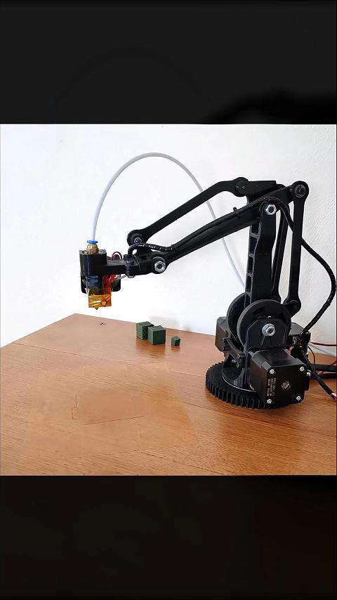 DIY桌面级机械臂3D打印机  初代版本