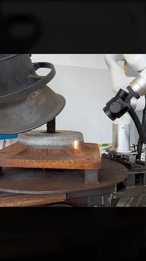 3秒除锈绝了！脉冲激光+机器人＝工业清洗天花板